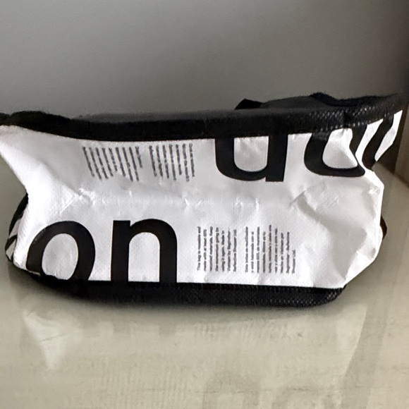 lululemon athletica Monochrome Side Tote - Picture 5 of 6